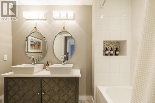 2 Linden Place, St. John'S, NL - Indoor Photo Showing Bathroom