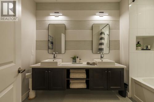 2 Linden Place, St. John'S, NL - Indoor Photo Showing Bathroom