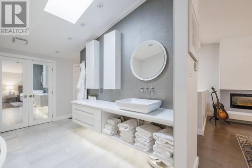 2 Linden Place, St. John'S, NL - Indoor Photo Showing Bathroom