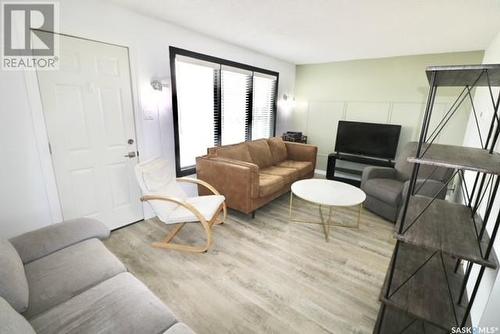 3844 Castle Road, Regina, SK - Indoor Photo Showing Living Room