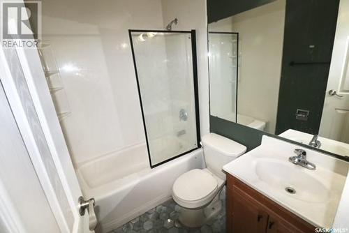 3844 Castle Road, Regina, SK - Indoor Photo Showing Bathroom