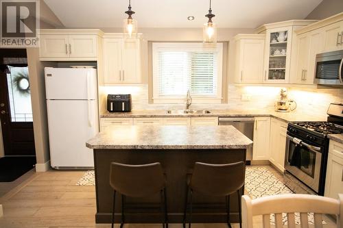 108 Crimson Ridge Dr, Sault Ste. Marie, ON - Indoor Photo Showing Kitchen With Upgraded Kitchen