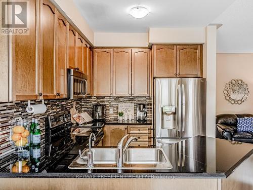 25 Sky Harbour Drive, Brampton (Bram West), ON - Indoor Photo Showing Kitchen With Double Sink With Upgraded Kitchen