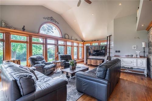 769 Old York Road, Burlington, ON - Indoor Photo Showing Living Room