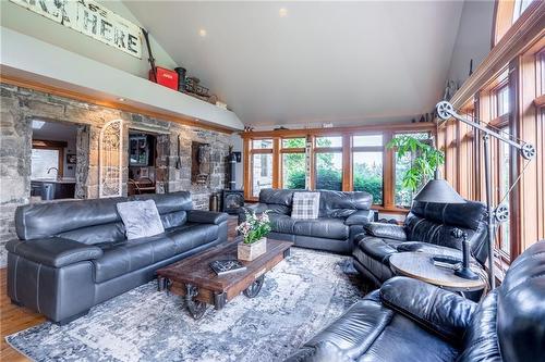 769 Old York Road, Burlington, ON - Indoor Photo Showing Living Room