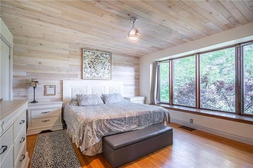 769 Old York Road, Burlington, ON - Indoor Photo Showing Bedroom