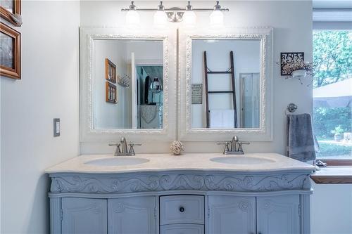 769 Old York Road, Burlington, ON - Indoor Photo Showing Bathroom