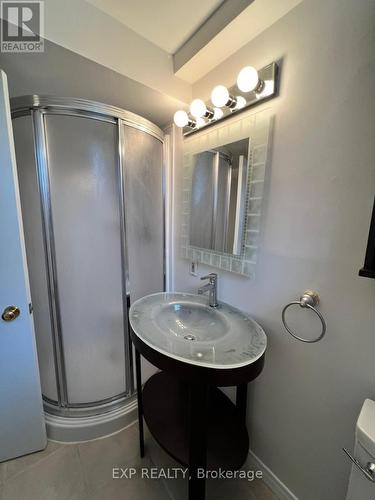 213 Northlake Drive, Waterloo, ON - Indoor Photo Showing Bathroom