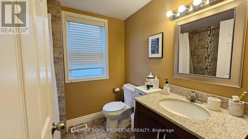 88 Kensington Avenue N, Hamilton (Crown Point), ON - Indoor Photo Showing Bathroom