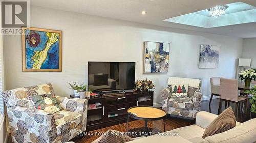 88 Kensington Avenue N, Hamilton (Crown Point), ON - Indoor Photo Showing Living Room