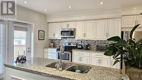 88 Kensington Avenue N, Hamilton (Crown Point), ON - Indoor Photo Showing Kitchen With Double Sink With Upgraded Kitchen