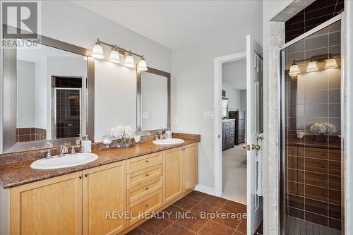 3105 Jenn Avenue, Burlington, ON - Indoor Photo Showing Bathroom