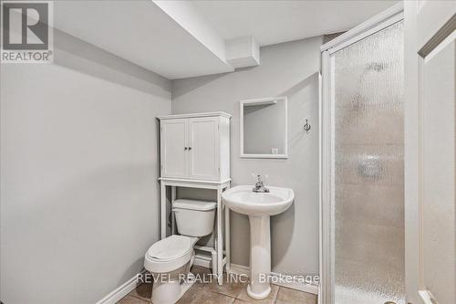 3105 Jenn Avenue, Burlington, ON - Indoor Photo Showing Bathroom