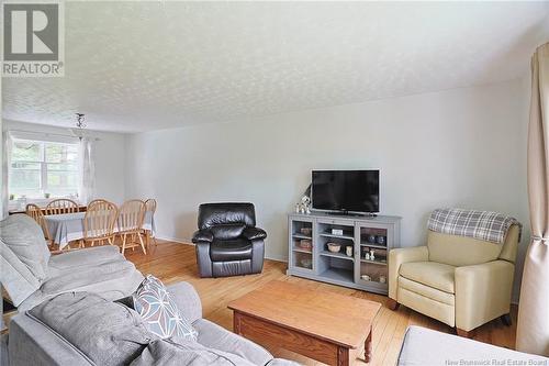 12 Hillsleigh Court, Douglas, NB - Indoor Photo Showing Living Room