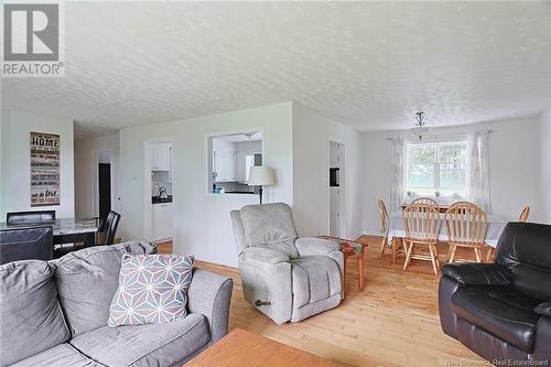 12 Hillsleigh Court, Douglas, NB - Indoor Photo Showing Living Room