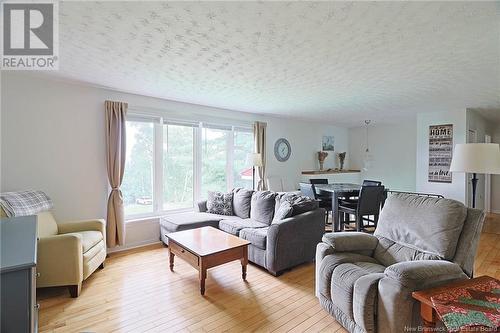 12 Hillsleigh Court, Douglas, NB - Indoor Photo Showing Living Room