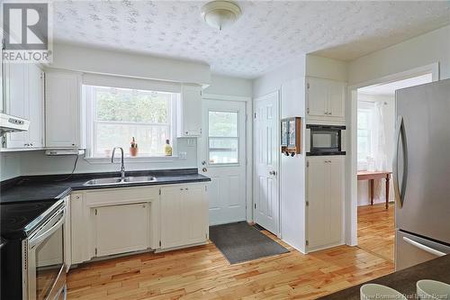 12 Hillsleigh Court, Douglas, NB - Indoor Photo Showing Kitchen With Double Sink