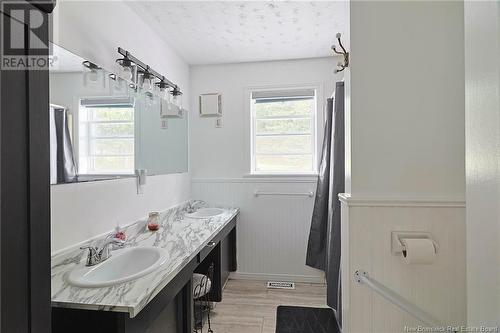 12 Hillsleigh Court, Douglas, NB - Indoor Photo Showing Bathroom