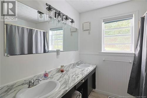 12 Hillsleigh Court, Douglas, NB - Indoor Photo Showing Bathroom