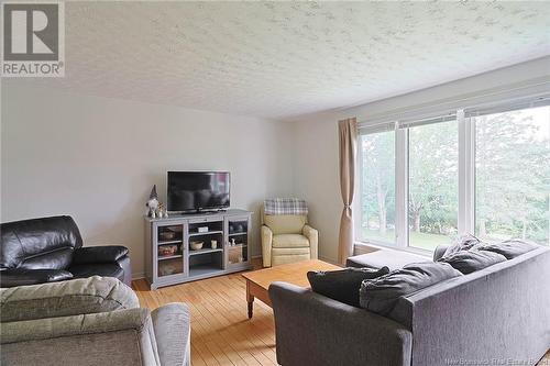 12 Hillsleigh Court, Douglas, NB - Indoor Photo Showing Living Room