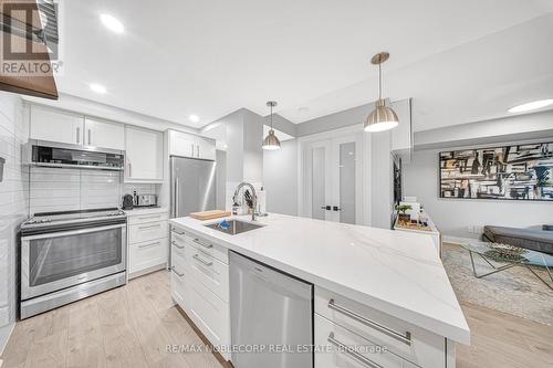 208 - 1050 The Queensway, Toronto (Islington-City Centre West), ON - Indoor Photo Showing Kitchen With Upgraded Kitchen