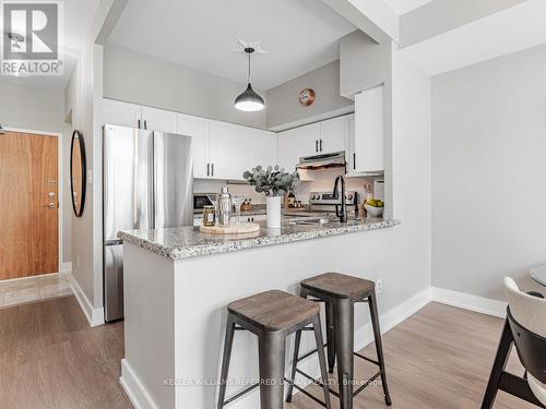 917 - 39 Parliament Street, Toronto (Waterfront Communities), ON - Indoor Photo Showing Kitchen With Upgraded Kitchen