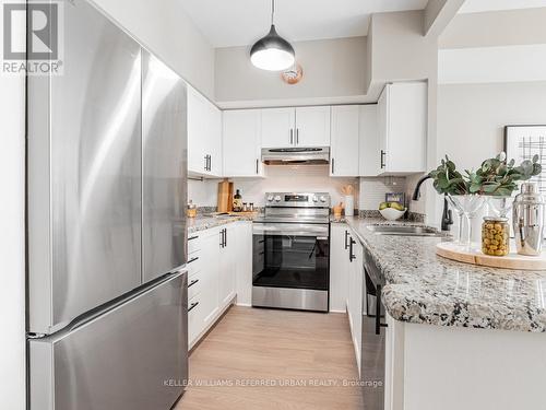 917 - 39 Parliament Street, Toronto (Waterfront Communities), ON - Indoor Photo Showing Kitchen With Upgraded Kitchen