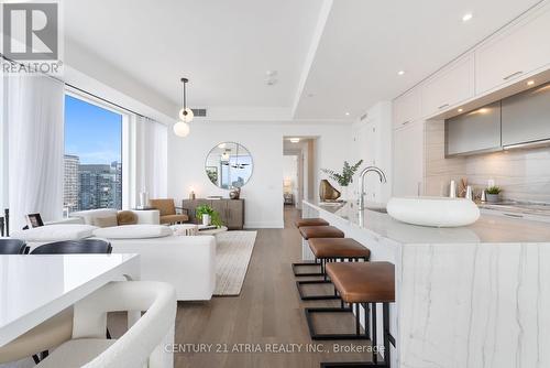 2705 - 470 Front Street, Toronto (Waterfront Communities), ON - Indoor Photo Showing Kitchen With Upgraded Kitchen