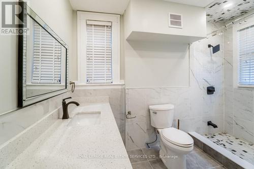 31 Tyndall Avenue, Toronto (South Parkdale), ON - Indoor Photo Showing Bathroom