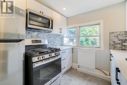 31 Tyndall Avenue, Toronto (South Parkdale), ON - Indoor Photo Showing Kitchen With Upgraded Kitchen