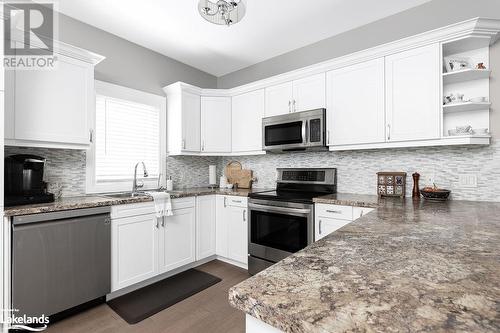 86 Chaffey Township Road, Huntsville, ON - Indoor Photo Showing Kitchen With Upgraded Kitchen