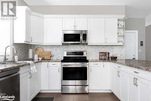 86 Chaffey Township Road, Huntsville, ON - Indoor Photo Showing Kitchen With Double Sink With Upgraded Kitchen