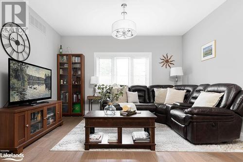 86 Chaffey Township Road, Huntsville, ON - Indoor Photo Showing Living Room