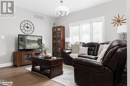 86 Chaffey Township Road, Huntsville, ON - Indoor Photo Showing Living Room