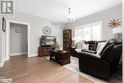 86 Chaffey Township Road, Huntsville, ON - Indoor Photo Showing Living Room