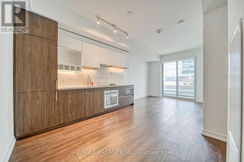 603 - 5 Buttermill Avenue, Vaughan, ON - Indoor Photo Showing Kitchen