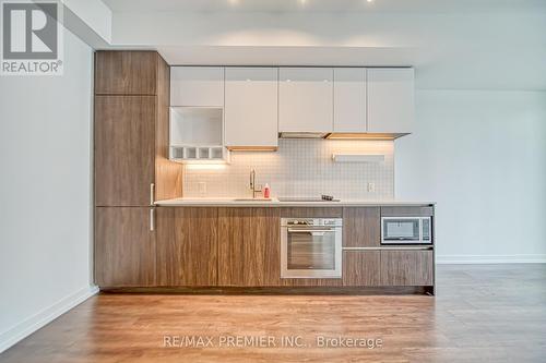 603 - 5 Buttermill Avenue, Vaughan, ON - Indoor Photo Showing Kitchen