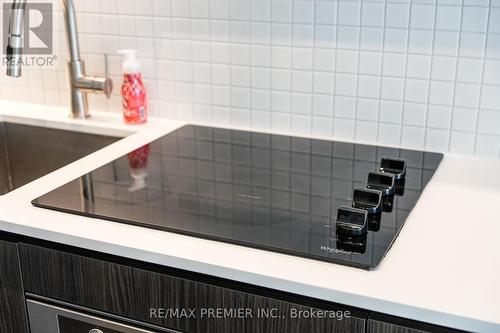 603 - 5 Buttermill Avenue, Vaughan, ON - Indoor Photo Showing Kitchen With Upgraded Kitchen