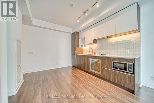 603 - 5 Buttermill Avenue, Vaughan, ON - Indoor Photo Showing Kitchen