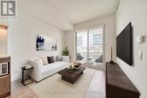 603 - 5 Buttermill Avenue, Vaughan, ON - Indoor Photo Showing Living Room