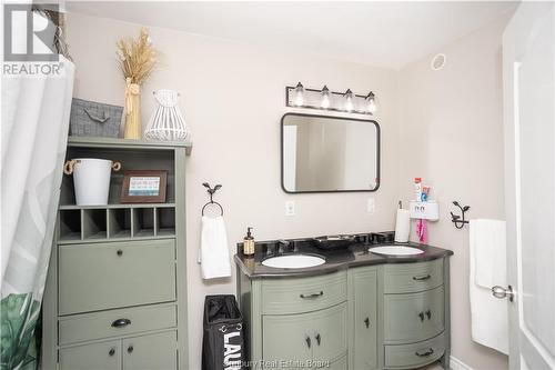 385 Castle Street, Massey, ON - Indoor Photo Showing Bathroom