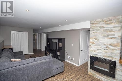 385 Castle Street, Massey, ON - Indoor Photo Showing Living Room