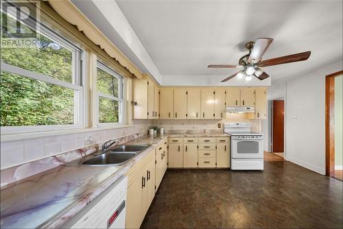 10 Thomas Street, Coniston, ON - Indoor Photo Showing Kitchen With Double Sink