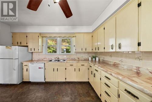 10 Thomas Street, Coniston, ON - Indoor Photo Showing Kitchen With Double Sink