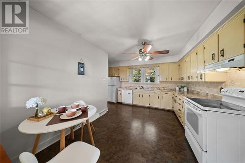 10 Thomas Street, Coniston, ON - Indoor Photo Showing Kitchen