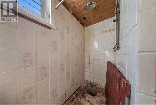 10 Thomas Street, Coniston, ON - Indoor Photo Showing Bathroom