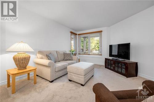 Living Room - 7 Vermont Avenue, Ottawa, ON - Indoor Photo Showing Living Room