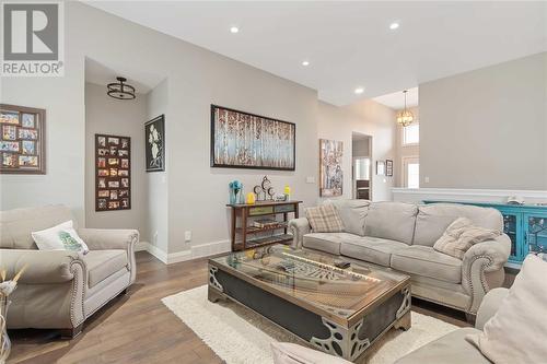 868 Manhattan Drive, Sarnia, ON - Indoor Photo Showing Living Room