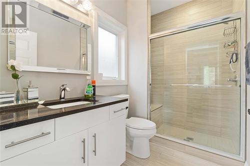 868 Manhattan Drive, Sarnia, ON - Indoor Photo Showing Bathroom