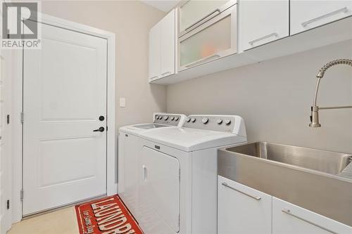 868 Manhattan Drive, Sarnia, ON - Indoor Photo Showing Laundry Room